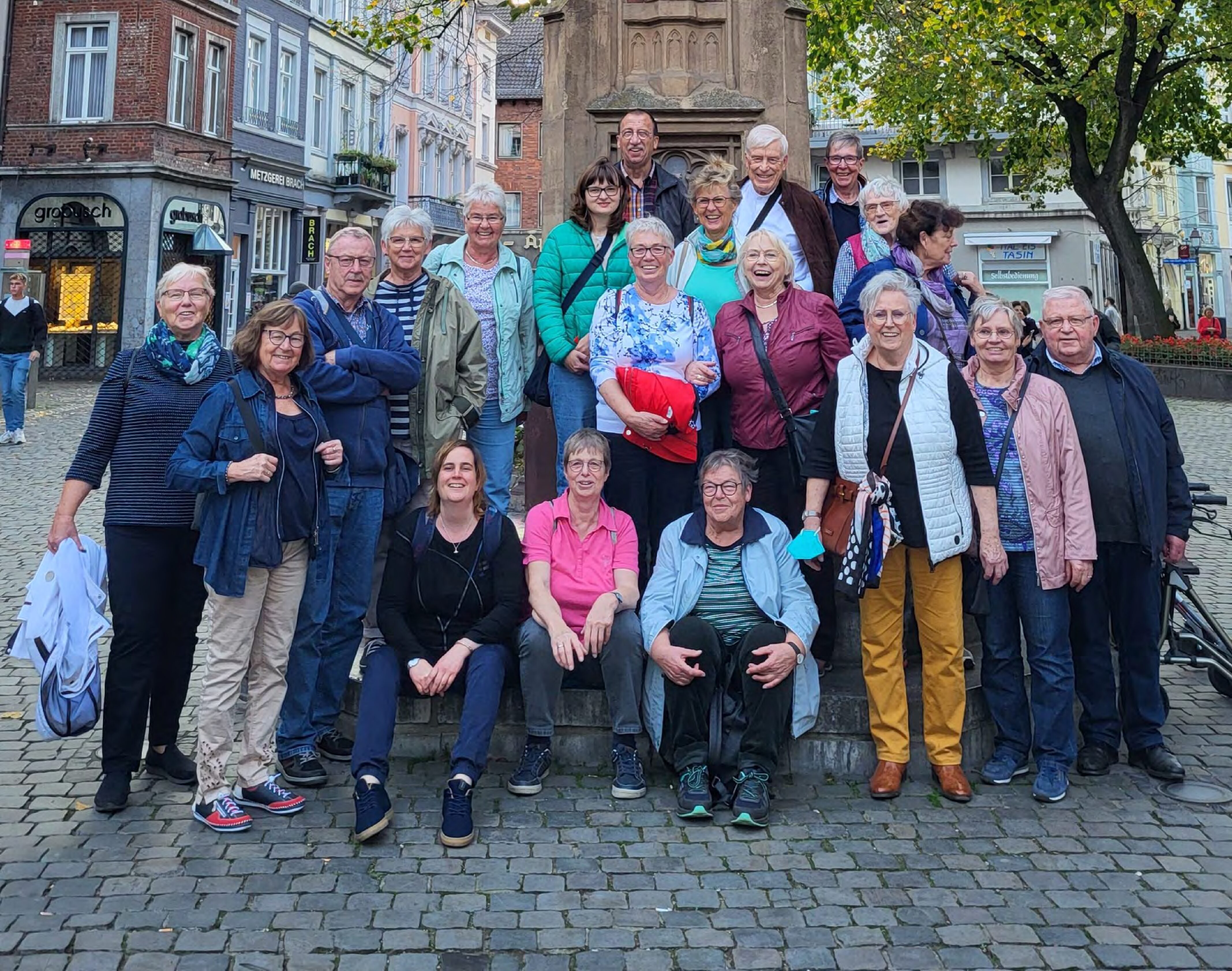 Der Kirchenchor Zur Heiligen Familie Kleve unterwegs nach Aachen